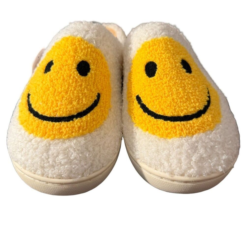 NWT Sugar & Spice Women's Happy Face Plush Slippers White/Yellow Size M (7-8)